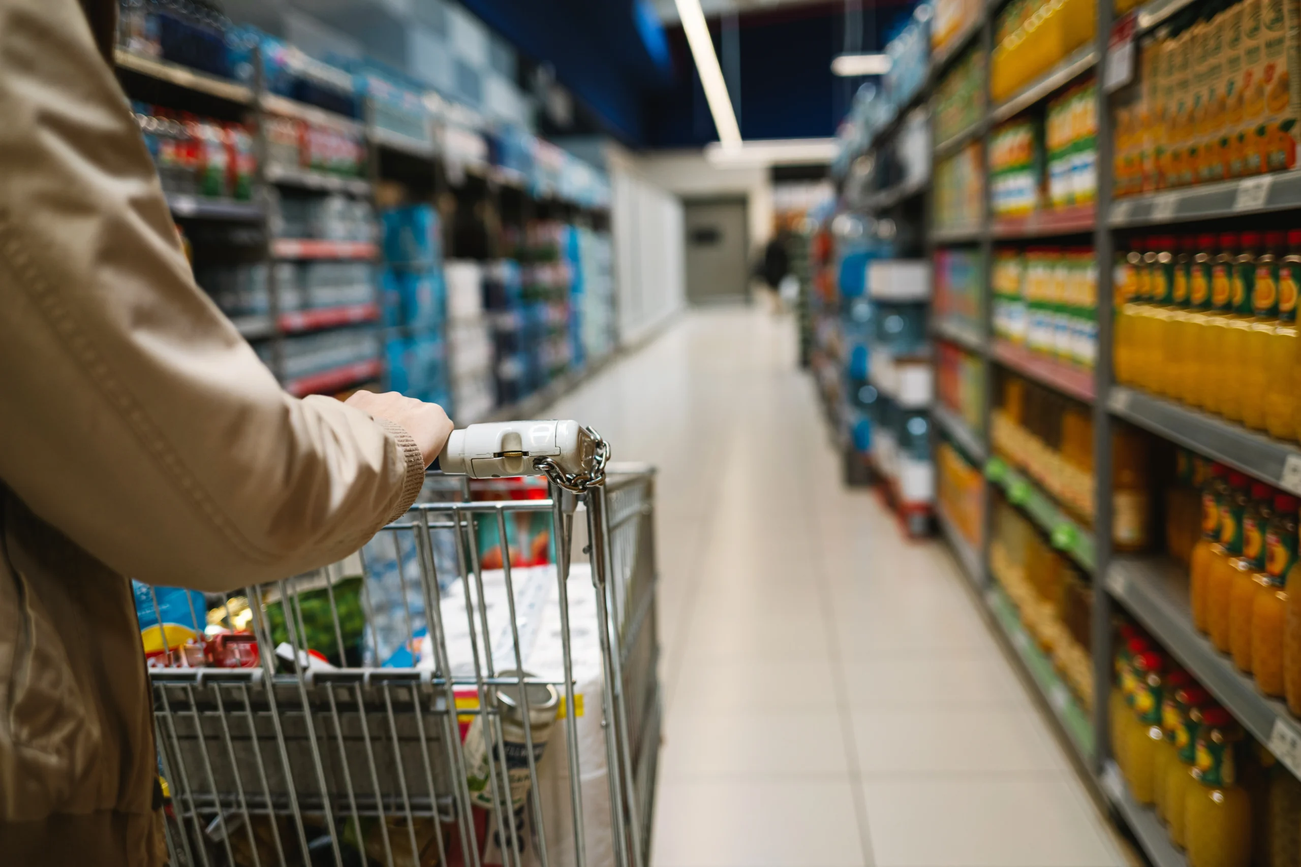 woman-with-a-shopping-cart-buying-in-the-superma